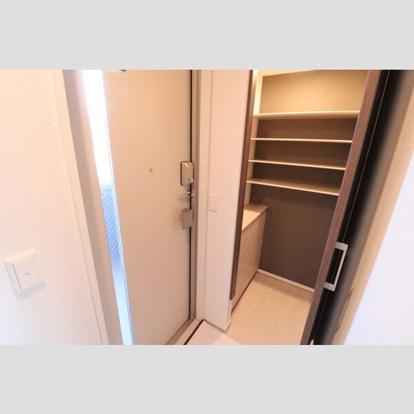 玄関 (玄関　シューズクローク)