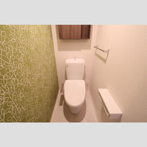 トイレ (温水洗浄暖房便座付きトイレ)