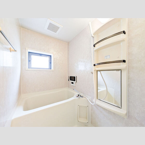 バス (換気窓のある浴室)
