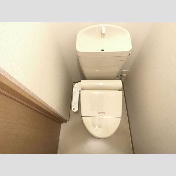 トイレ (トイレ)