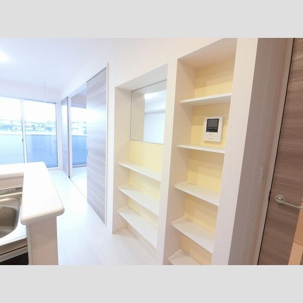 その他 (キッチン脇収納)