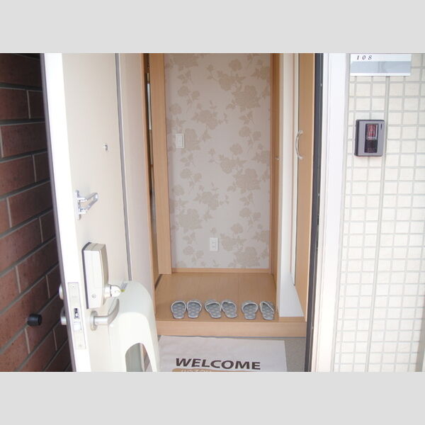 玄関 (玄関内部)