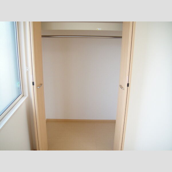 収納 (洋室6.1帖 クローゼット)