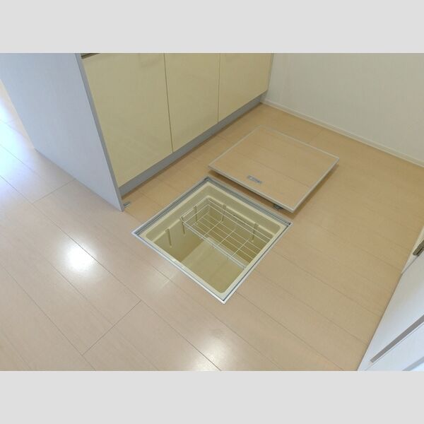 その他 (床下収納)