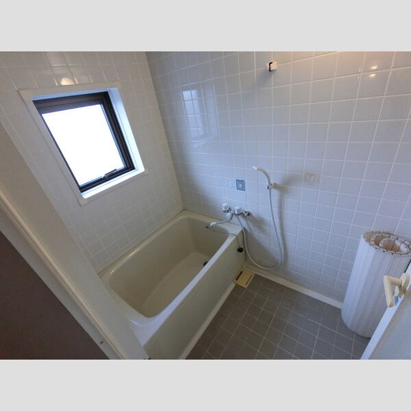 バス (換気窓のある浴室)