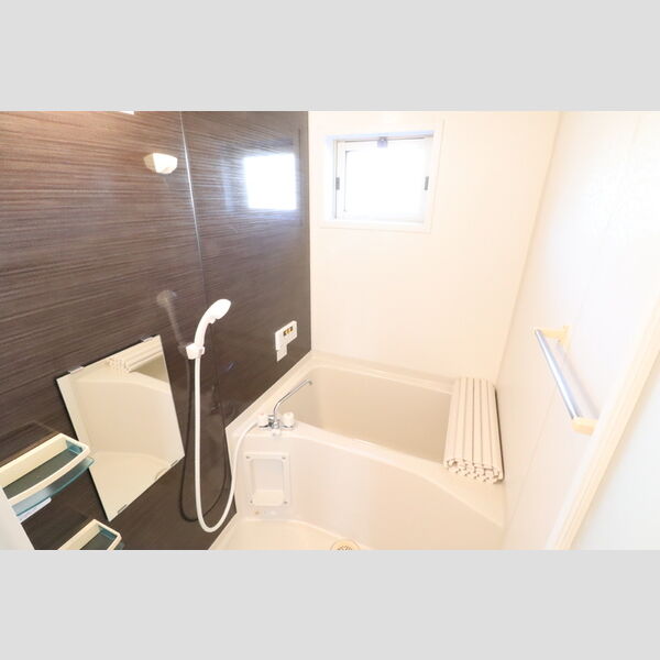 バス (換気窓のある浴室)