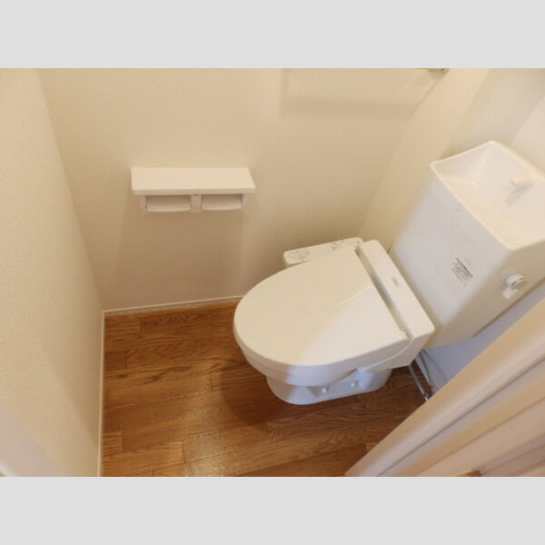 トイレ (温水洗浄暖房便座付き)