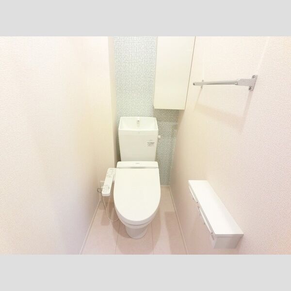 トイレ (温水洗浄暖房便座つきトイレ)