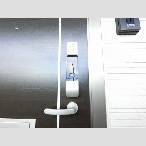 その他設備 (テンキーも使えるICカードキー)