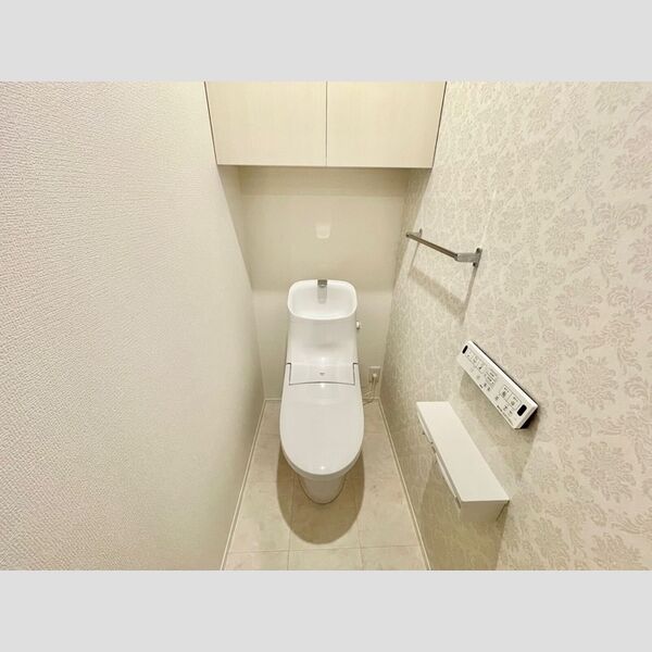 トイレ (温水洗浄暖房便座付きトイレ)