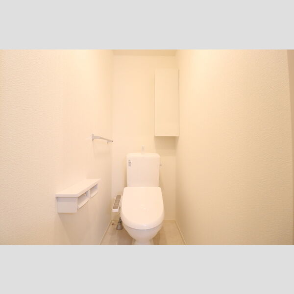 トイレ (トイレ)