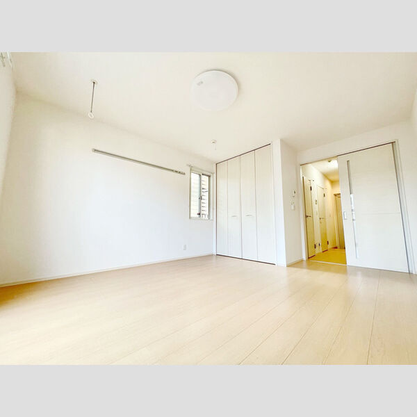 その他 (窓側から洋室)