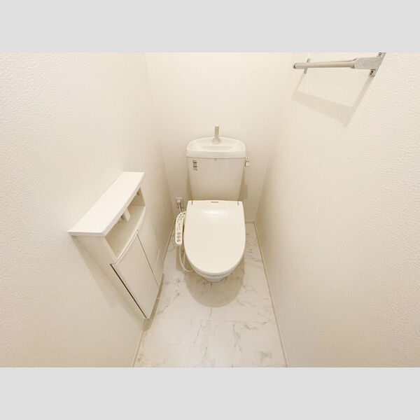 トイレ (トイレ)