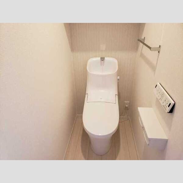 トイレ (温水洗浄暖房便座付きトイレ)