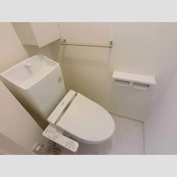 トイレ (温水洗浄暖房便座つきトイレ)