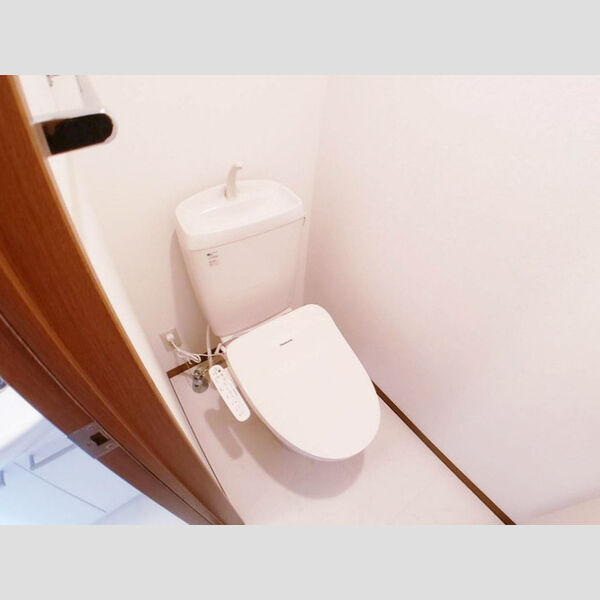 トイレ (トイレ)