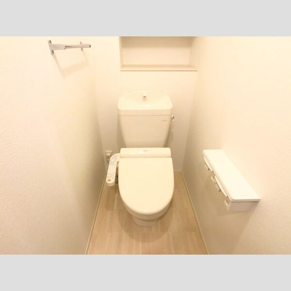 トイレ (温水洗浄暖房便座つきトイレ)