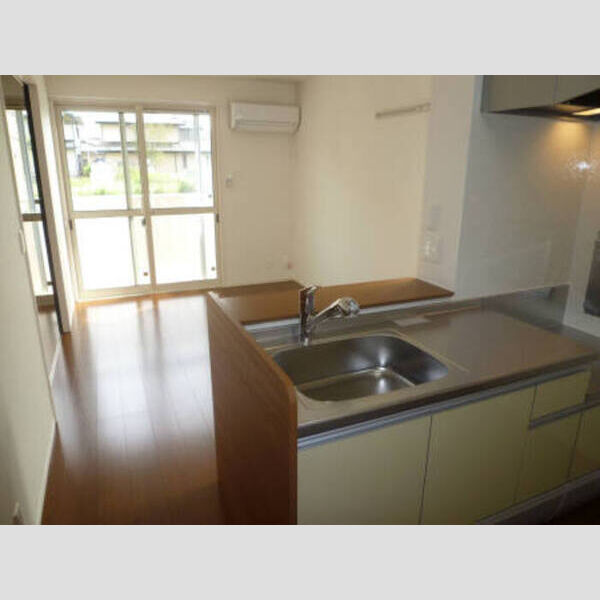 居室・リビング (対面キッチンタイプのLDK9.7帖です。)