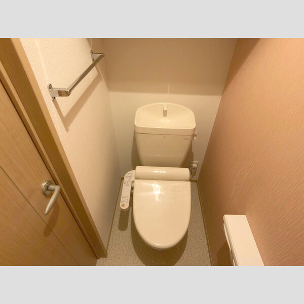 トイレ (温水洗浄暖房便座)