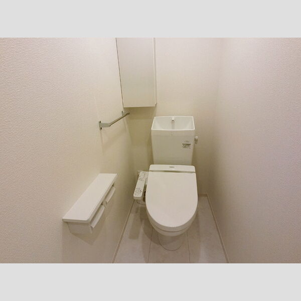 トイレ (トイレ)