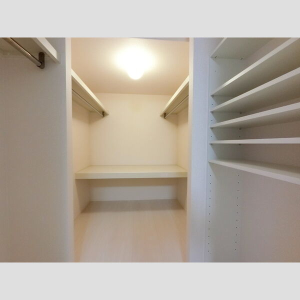 収納 (ウォークインクローゼット)