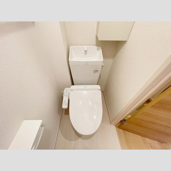 トイレ (温水洗浄暖房便座つきトイレ)