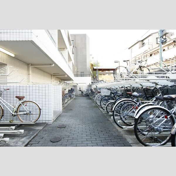 現地周辺 (駐輪場)