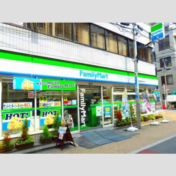 現地周辺 (コンビニ)