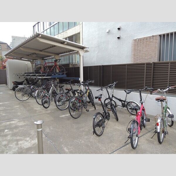 現地周辺 (駐輪場)