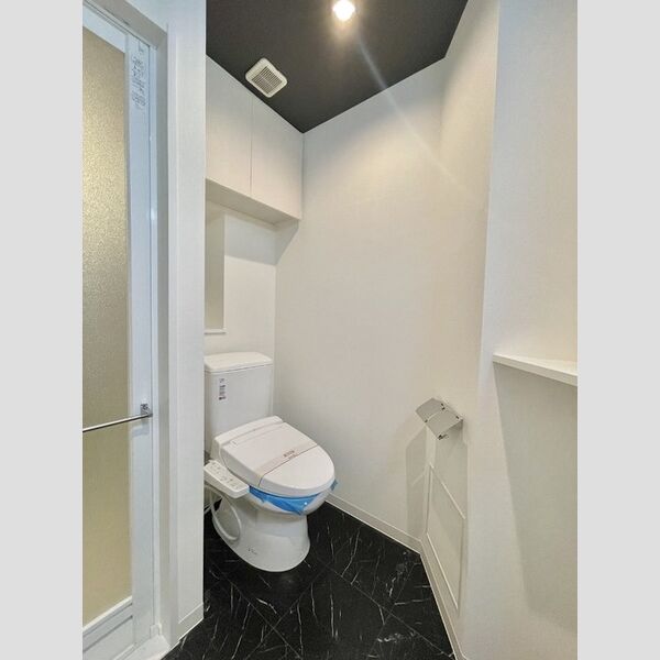 トイレ (トイレ)