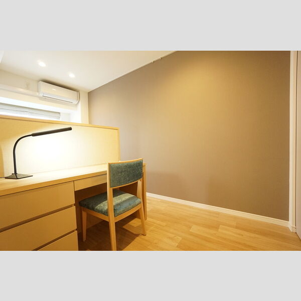 その他 (家具付き洋室)