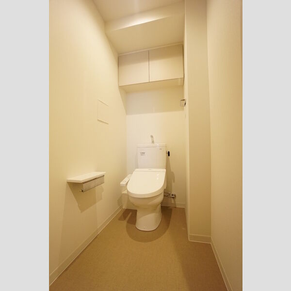 トイレ (温水洗浄便座付き)