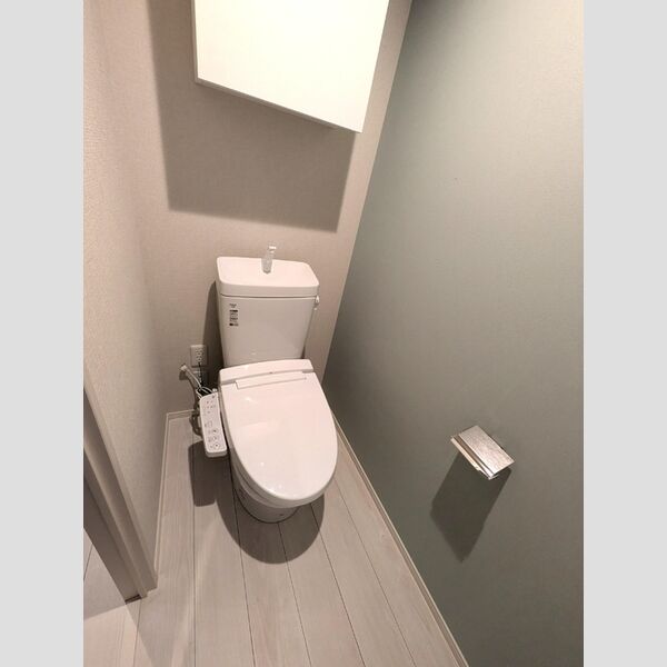 トイレ (トイレ)