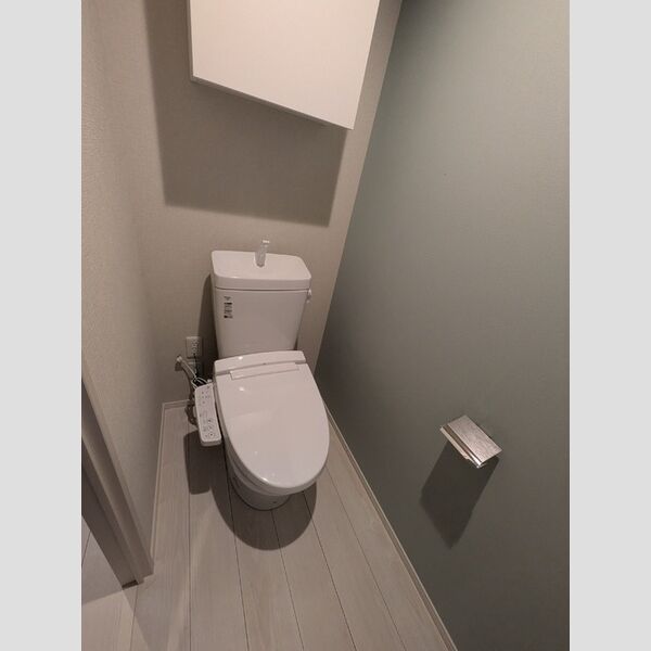 トイレ (トイレ)