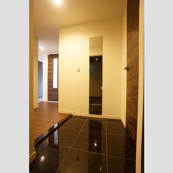 玄関 (玄関スペース)