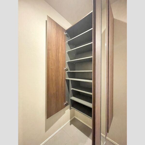 玄関 (シューズボックス)