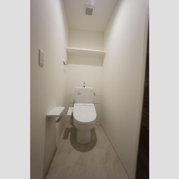 トイレ (トイレ)