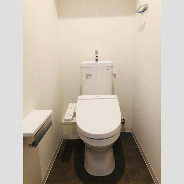 トイレ (トイレ)