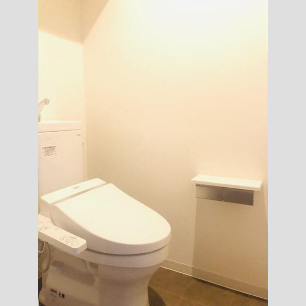 トイレ (トイレ)