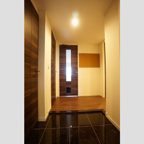 玄関 (玄関スペース)