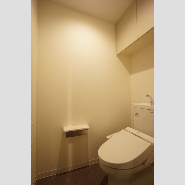 トイレ (トイレ)