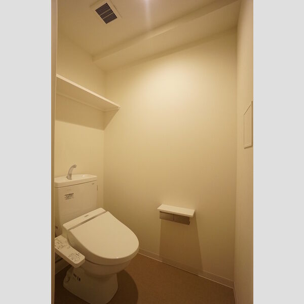 トイレ (トイレ)