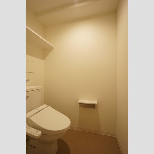 トイレ (トイレ)