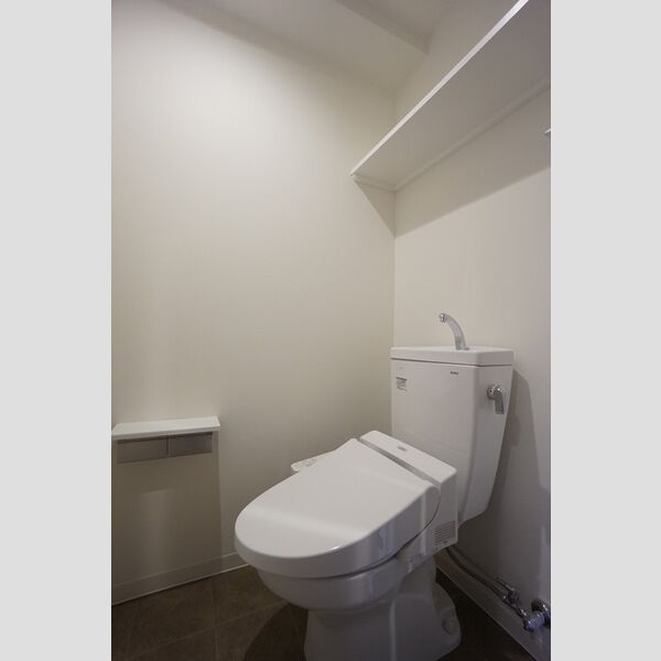 トイレ (トイレ)
