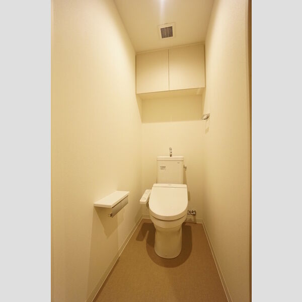 トイレ (温水洗浄便座付き)