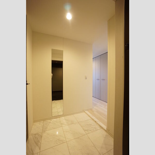 玄関 (玄関スペース)