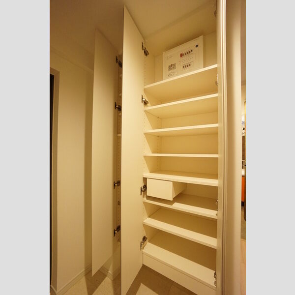 玄関 (シューズBOX)