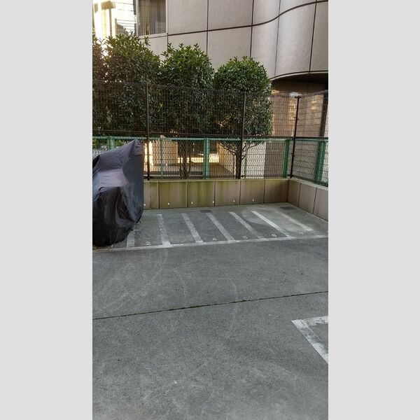 現地周辺 (バイク置場)