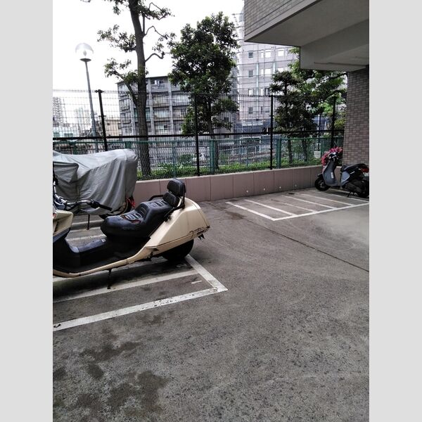 現地周辺 (バイク置き場)