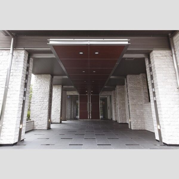 エントランス (エントランス)